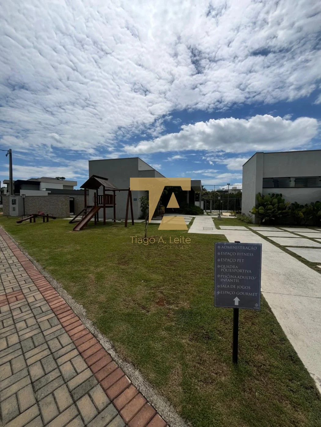 Casa alto padrão com 3 dormitórios à venda no Bosque do Imperador em Pindamonhangaba/SP