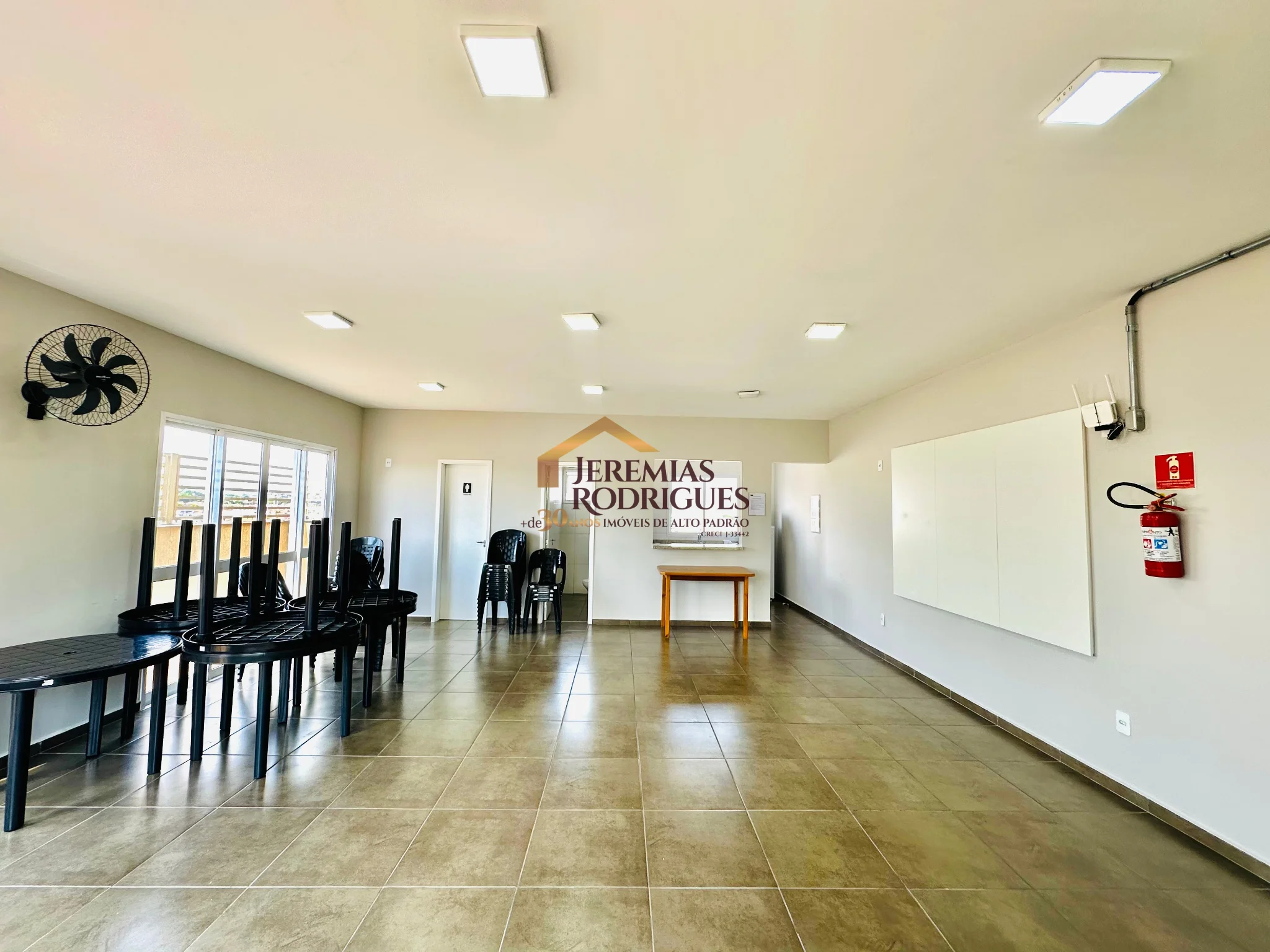 Apartamento para locação e venda no Edifício Solar Vicente Giffoni em Taubaté/SP.