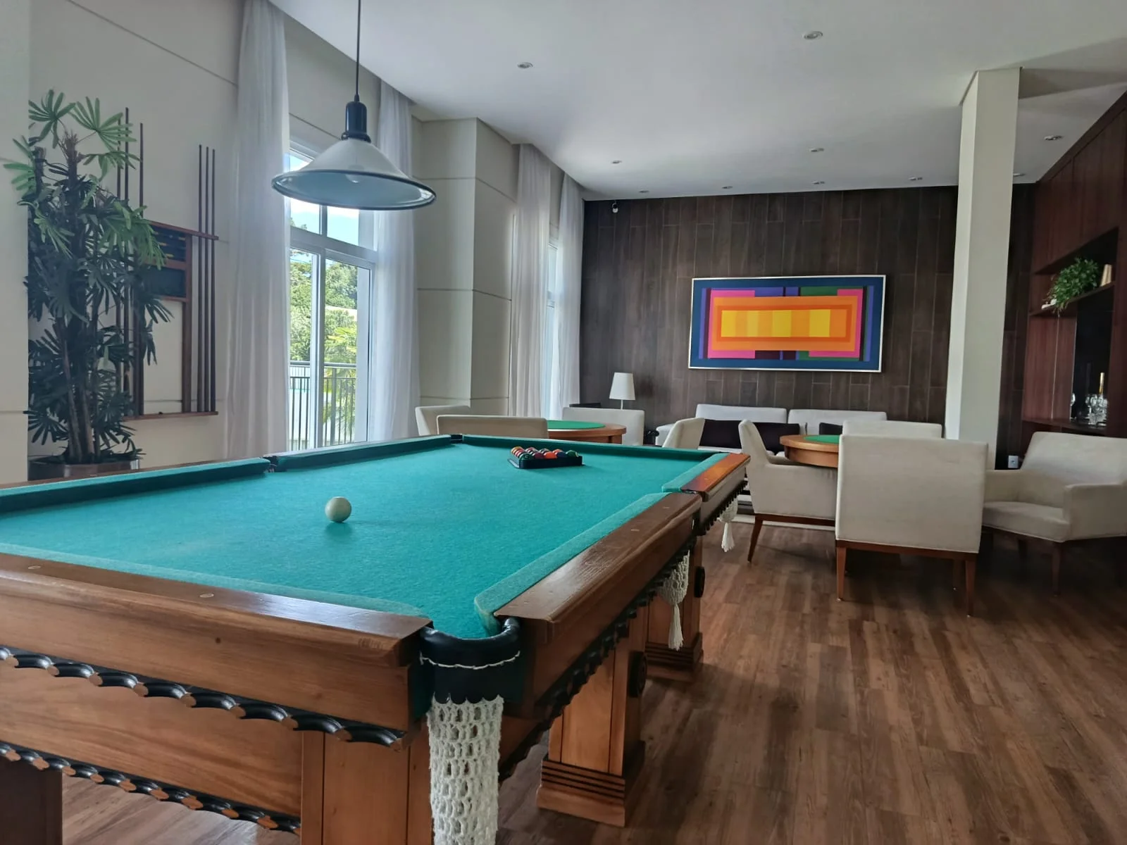 Apartamento à venda com 3 suítes no Edifício Le Premier em Campos do Jordão/SP. 