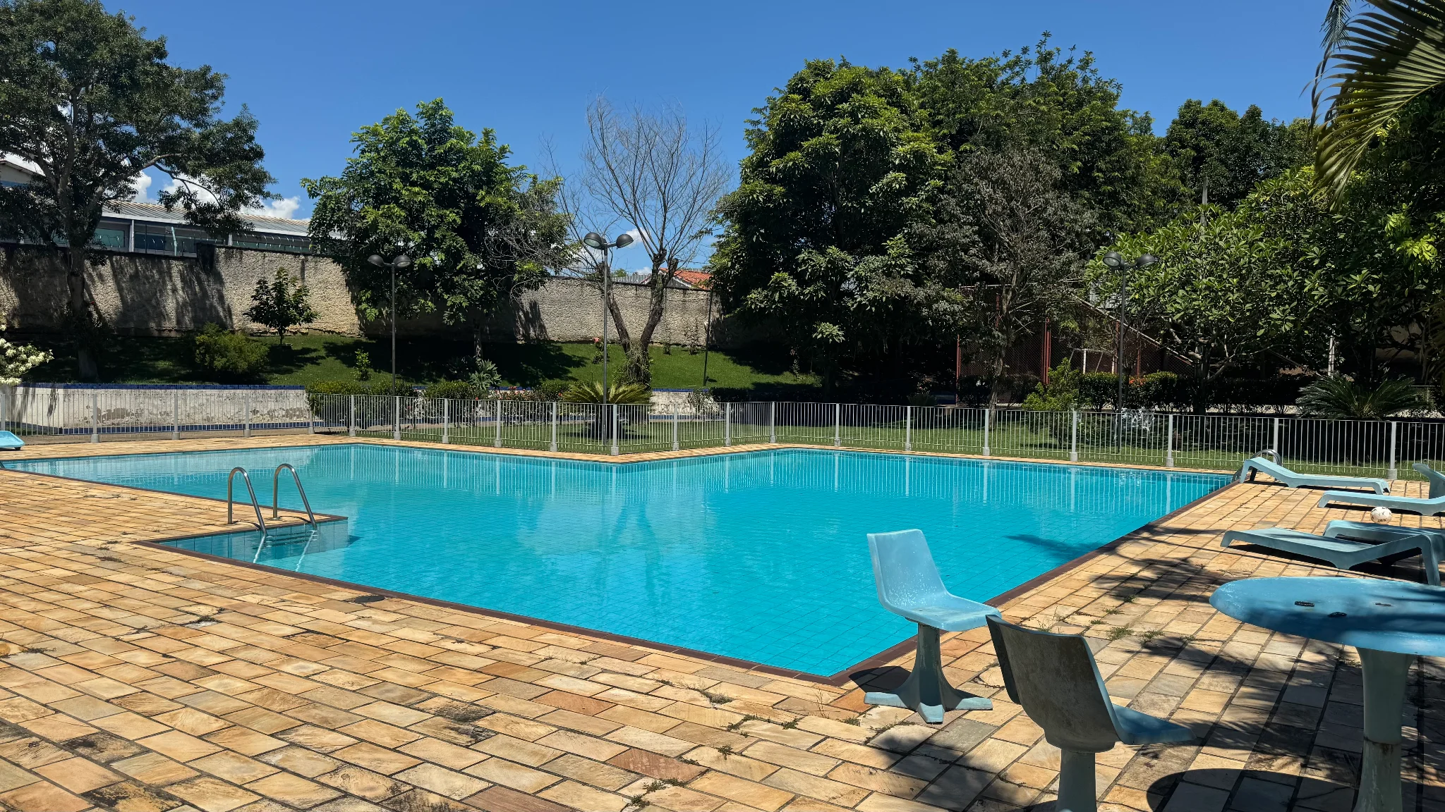 Apartamento à venda no Edifício Serra da Mantiqueira em Pindamonhangaba/SP. 