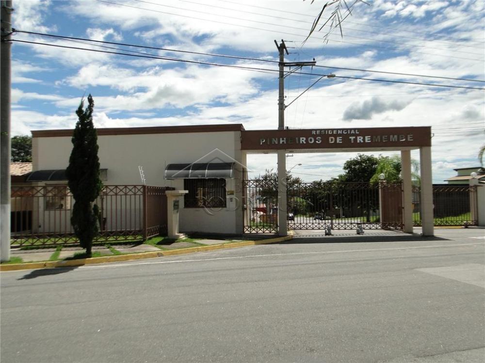 Casa para venda e locação com 3 dormitórios no Condomínio Pinheiros em Tremembé/SP. 