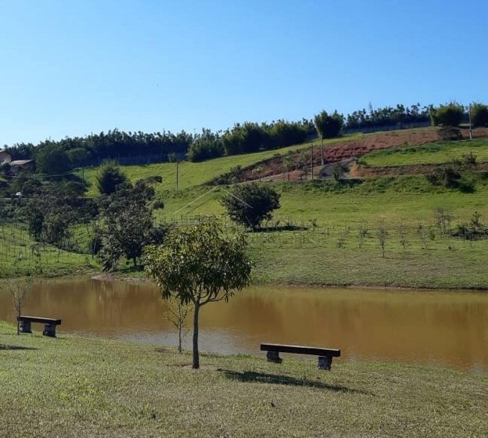 Terreno à venda com 1.000 m² no Condomínio Village da Serra em Tremembé/SP.