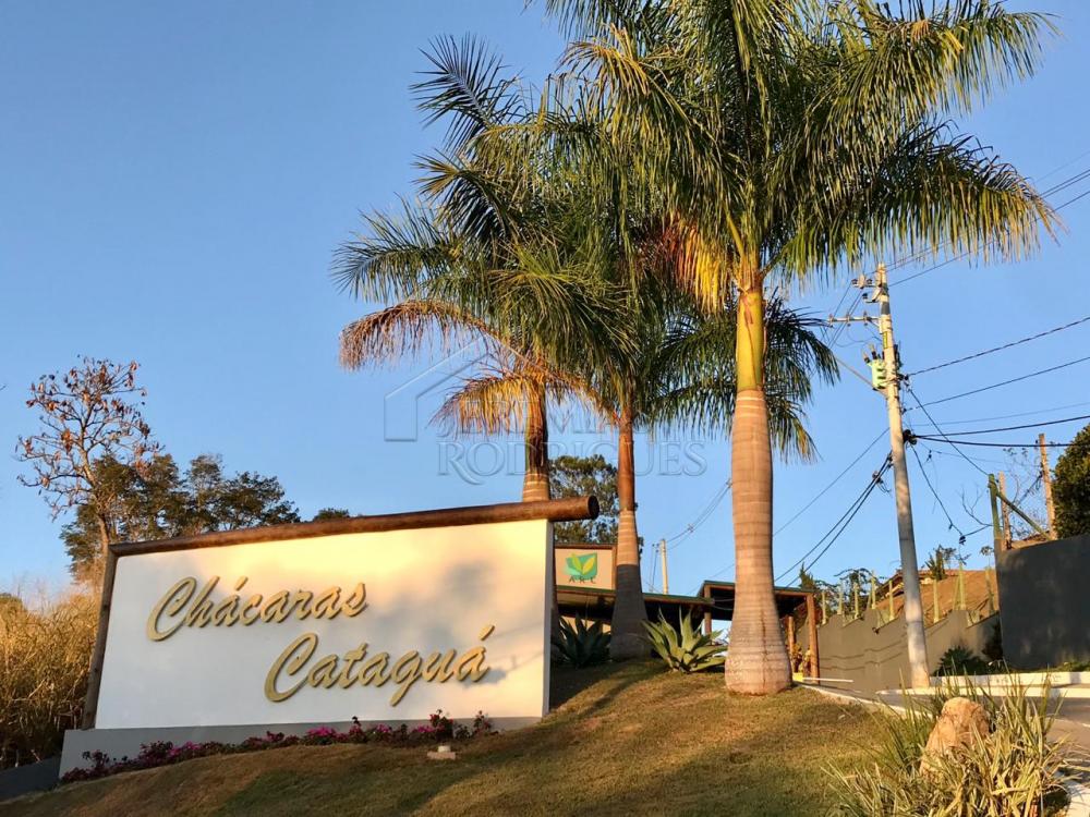 Casa à venda com 3 dormitórios no Condomínio Chácaras Cataguá em Taubaté/SP