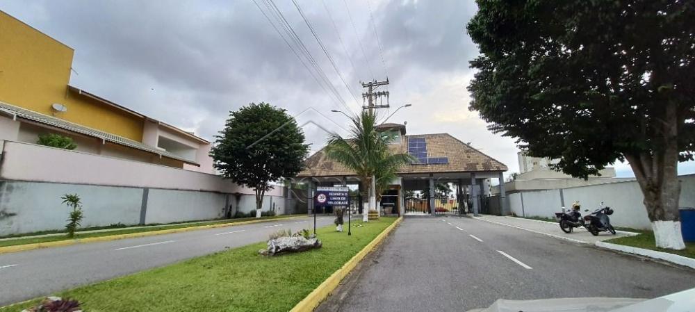 Casa à venda no Condomínio Parque das Araucárias em Tremembé/SP. 