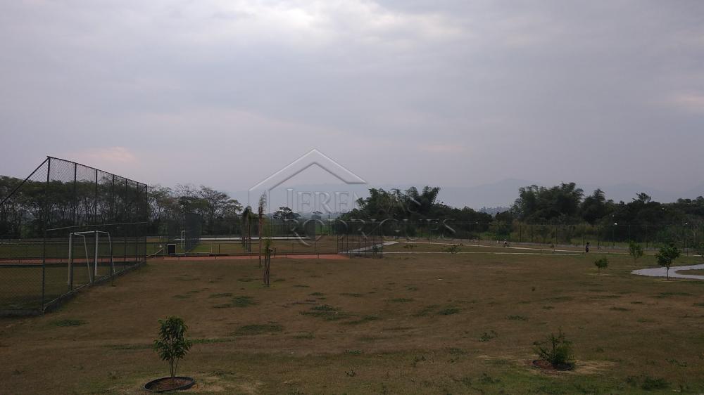 A Imobiliária Jeremias Rodrigues Imóveis de Alto Padrão disponibiliza para venda essa casa no Condomínio Morada do Visconde em Tremembé/SP.