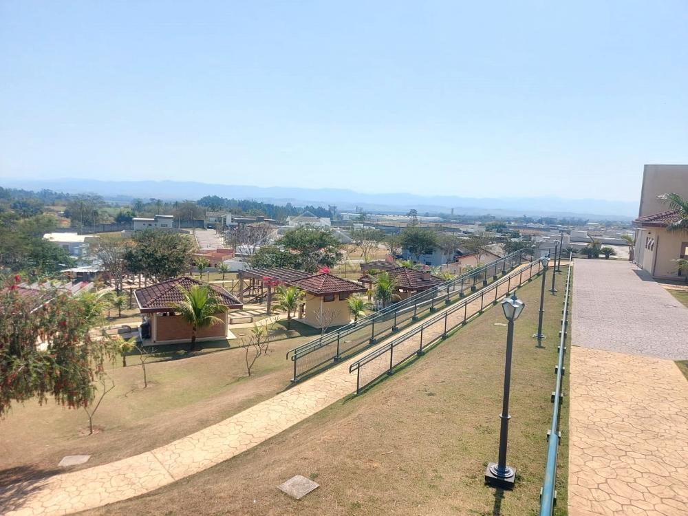 Casa para venda e locação com 3 dormitórios no Condomínio Terras do Vale em Caçapava/SP. 