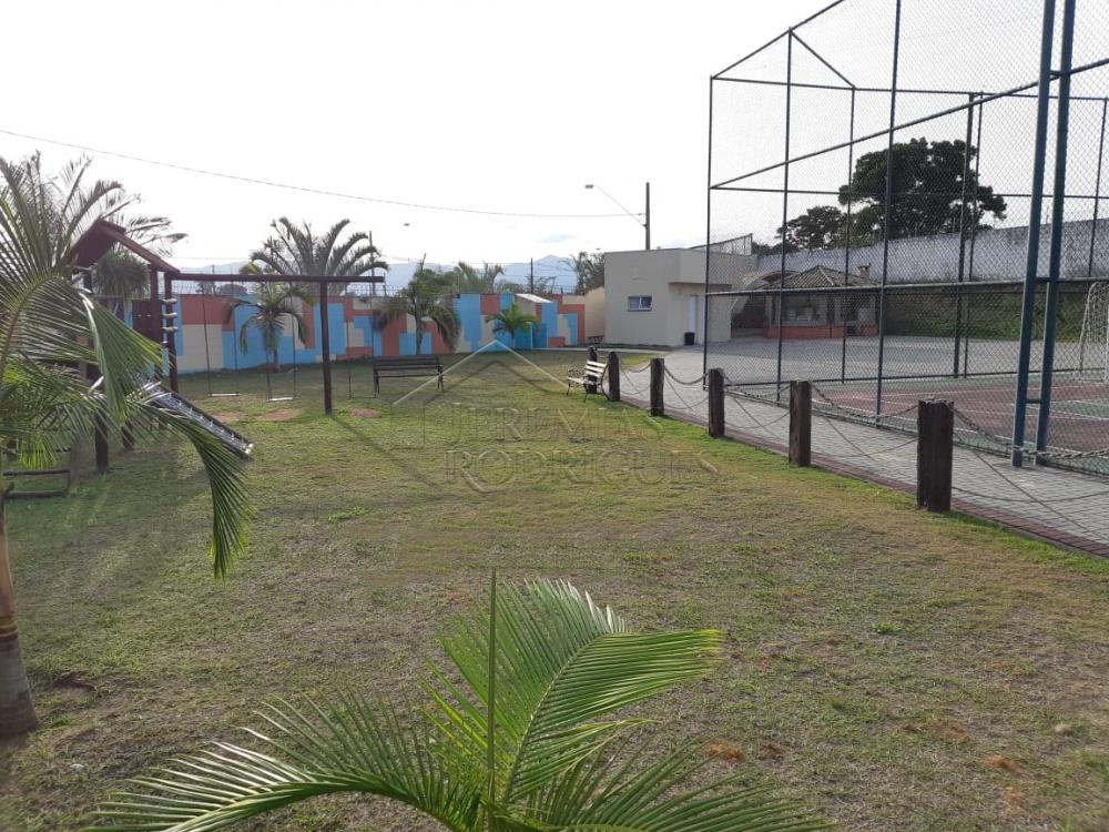 Casa para locação com 3 suítes no Condomínio Campos do Conde III em Tremembé/SP. 