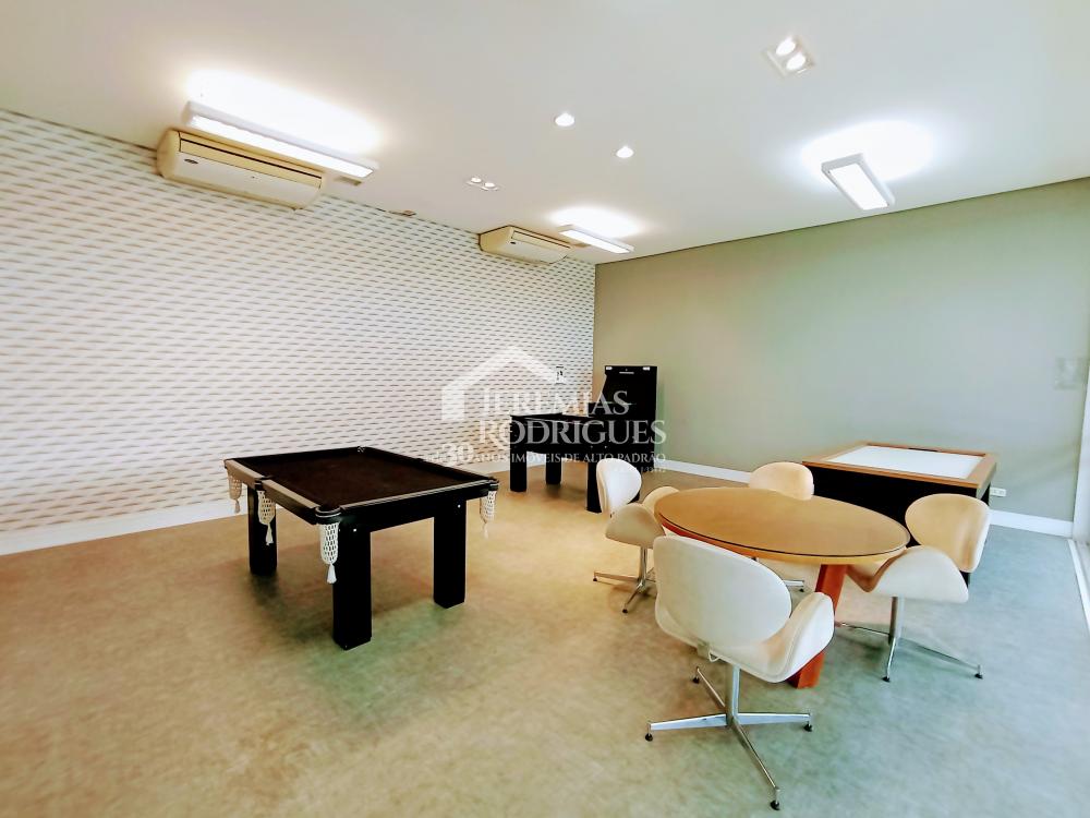 Casa à venda com 4 suítes no Condomínio Residencial Alphaville II em São José dos Campos/SP.