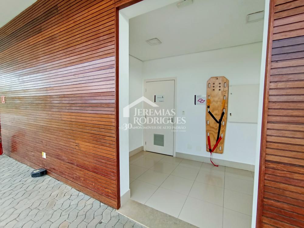 Casa à venda com 4 suítes no Condomínio Residencial Alphaville II em São José dos Campos/SP.