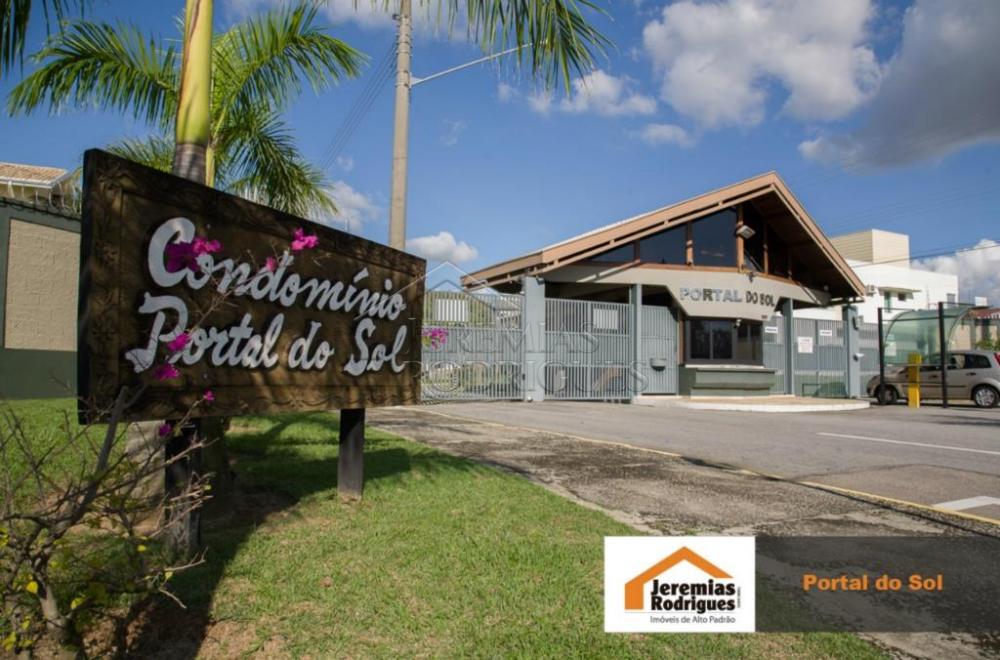 Casa à venda com 3 dormitórios no Condomínio Portal do Sol em Tremembé/SP.