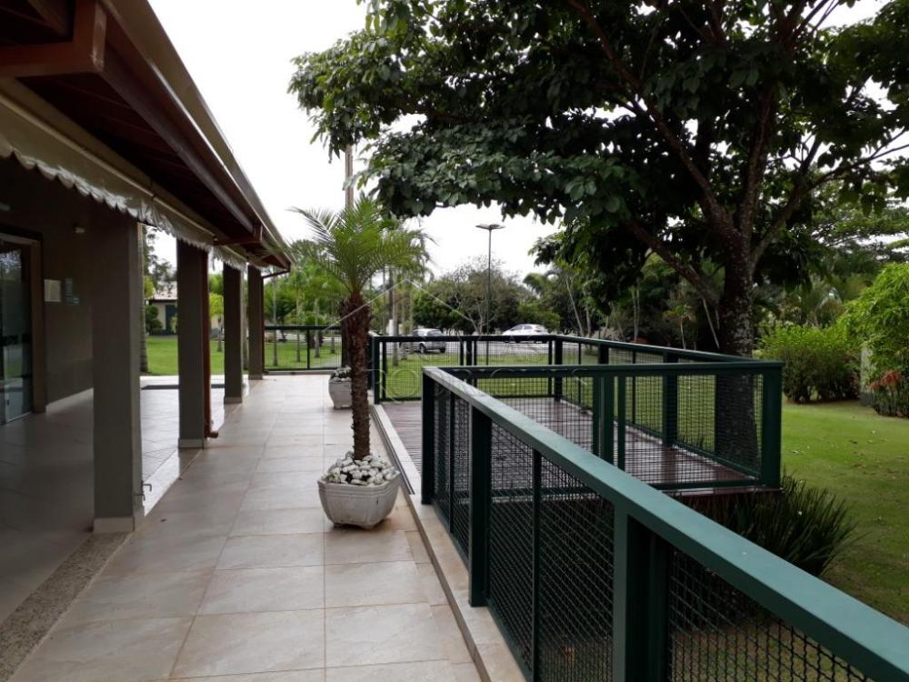 Casa à venda com 3 dormitórios no Condomínio Portal do Sol em Tremembé/SP.