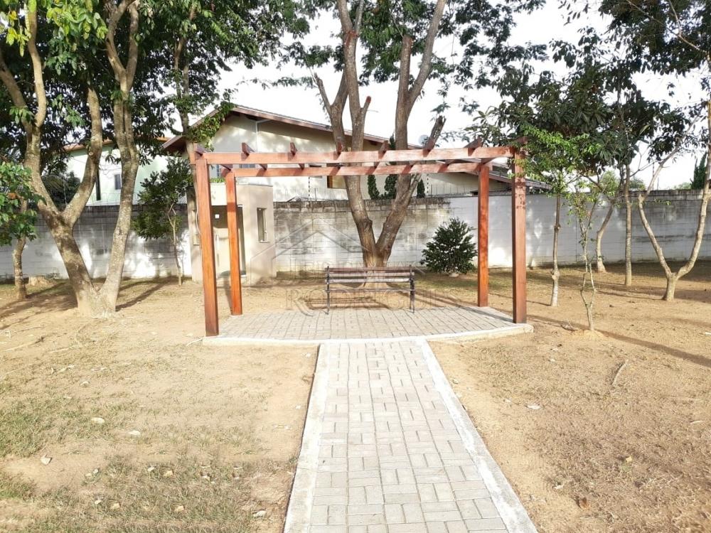 Casa para locação com 3 suítes no Condomínio Campos do Conde III em Tremembé/SP. 