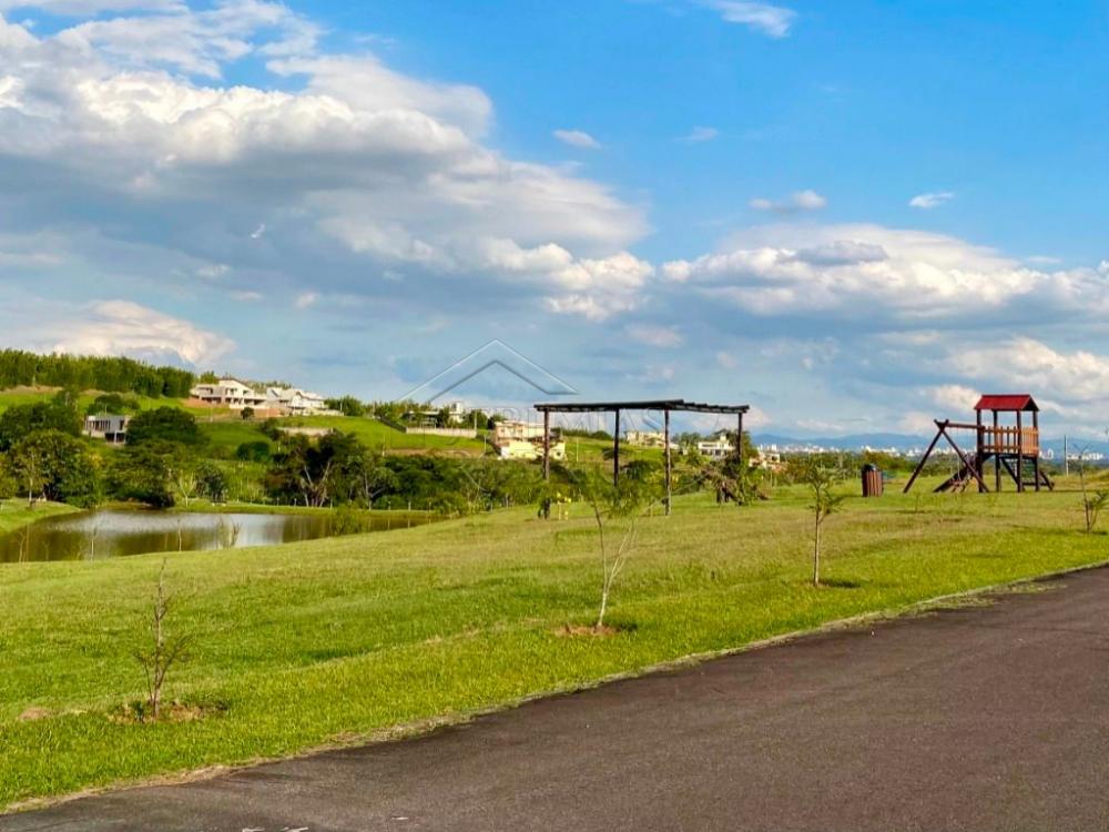 Terreno à venda com 1.000 m² no Condomínio Village da Serra em Tremembé/SP.