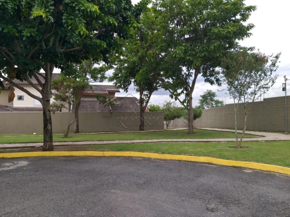 Casa para venda e locação com 3 dormitórios no Condomínio Pinheiros em Tremembé/SP. 