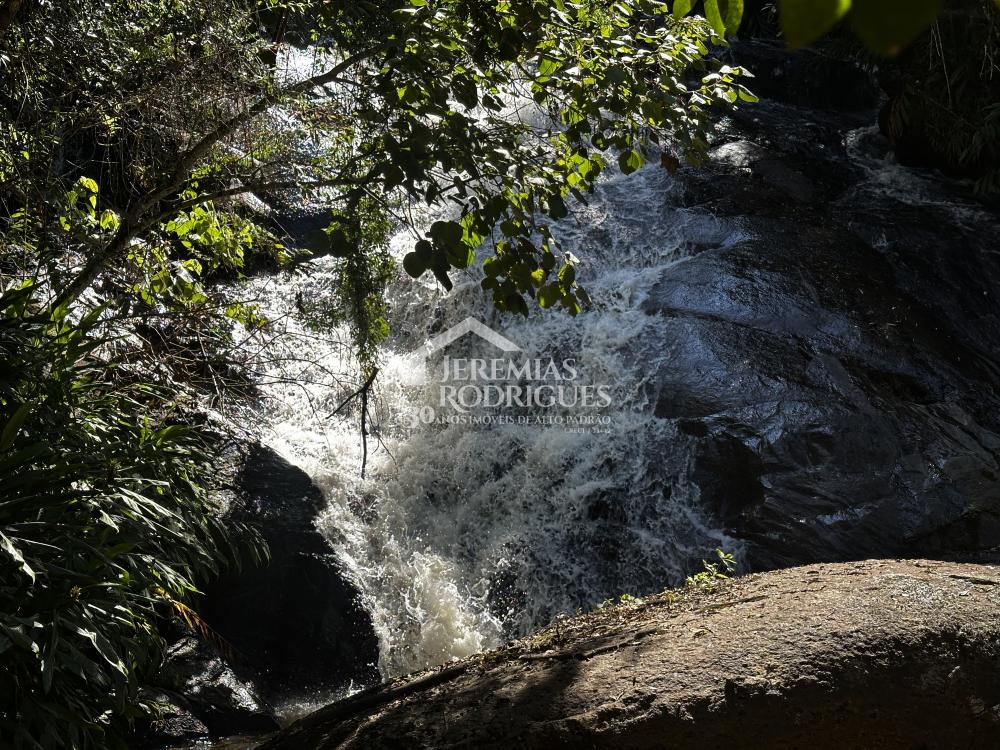 Casa à venda com 3 suítes no Condomínio Parque da Mantiqueira em Santo Antônio do Pinhal/SP. 