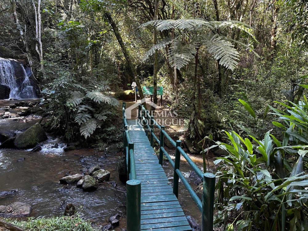 Casa à venda com 3 suítes no Condomínio Parque da Mantiqueira em Santo Antônio do Pinhal/SP. 