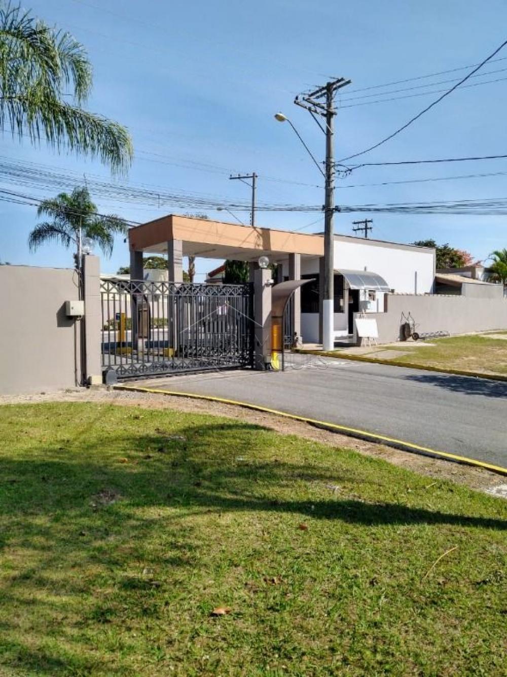 Casa para venda e locação com 3 dormitórios no Condomínio Pinheiros em Tremembé/SP. 