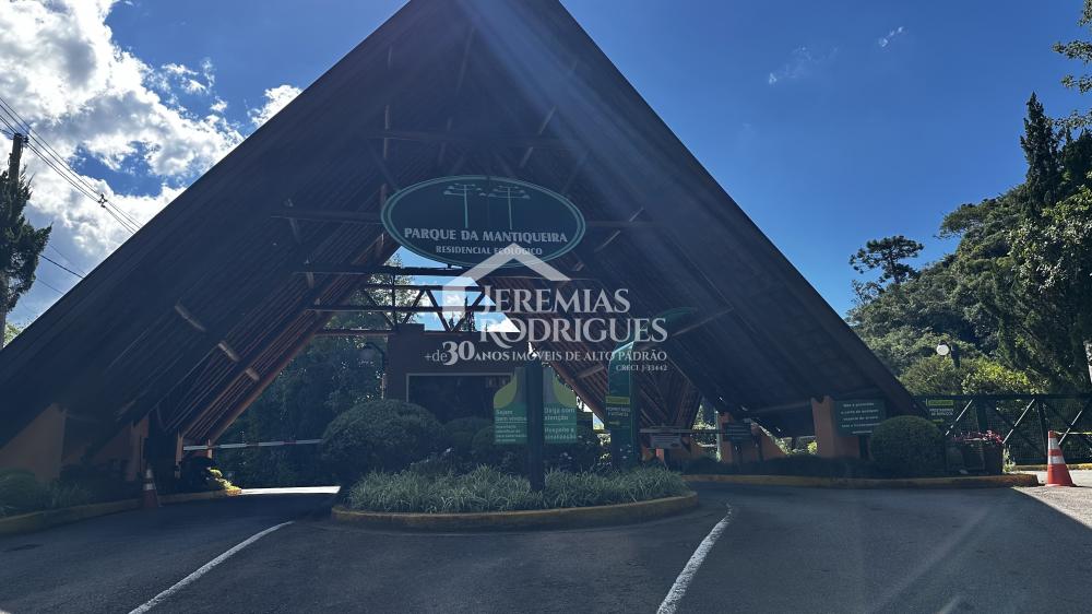 Casa à venda com 3 suítes no Condomínio Parque da Mantiqueira em Santo Antônio do Pinhal/SP. 