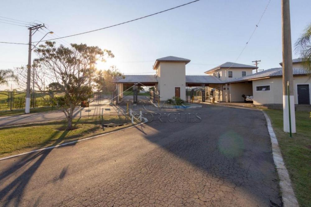 Terreno à venda com 1.000 m² no Condomínio Village da Serra em Tremembé/SP.