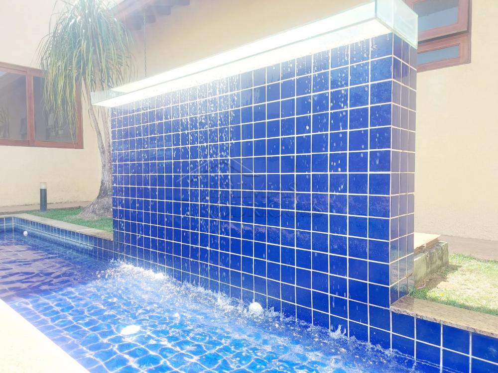 Casa para venda e locação com 3 dormitórios no Condomínio Terras do Vale em Caçapava/SP. 