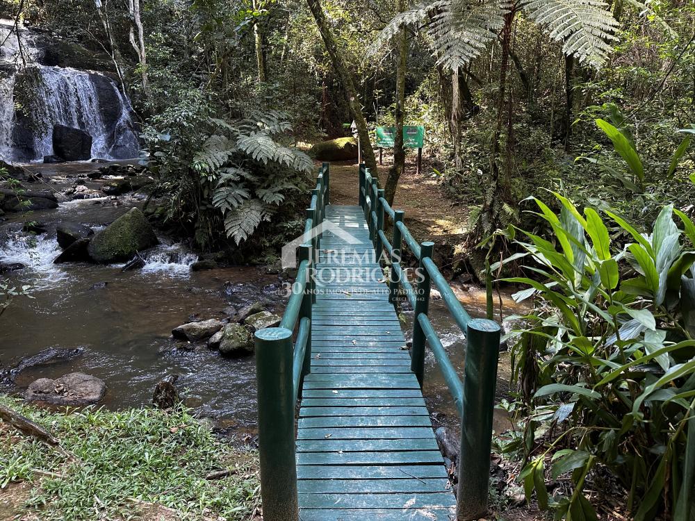 Casa à venda com 3 suítes no Condomínio Parque da Mantiqueira em Santo Antônio do Pinhal/SP. 