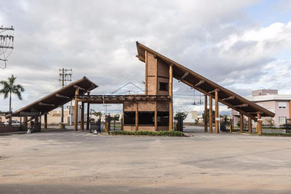 Casa para venda e locação com 3 dormitórios no Condomínio Tecoara em Taubaté/SP.