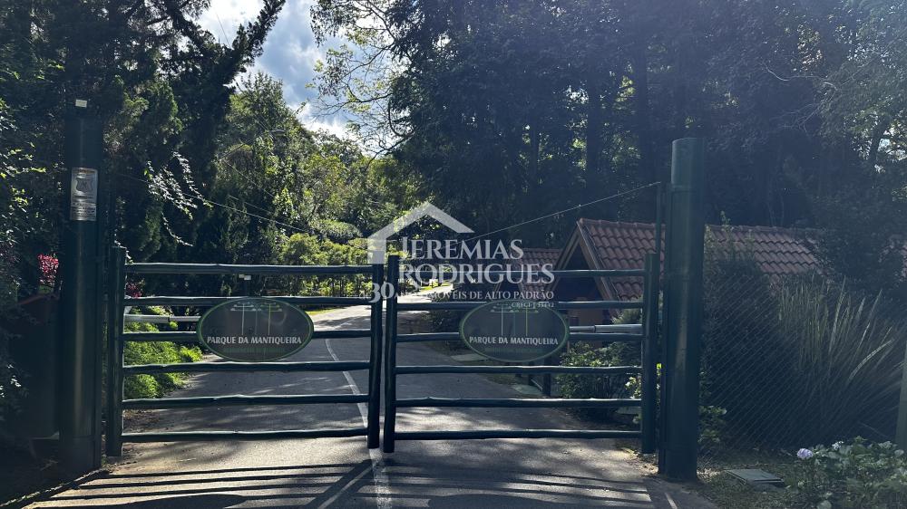 Casa à venda com 3 suítes no Condomínio Parque da Mantiqueira em Santo Antônio do Pinhal/SP. 