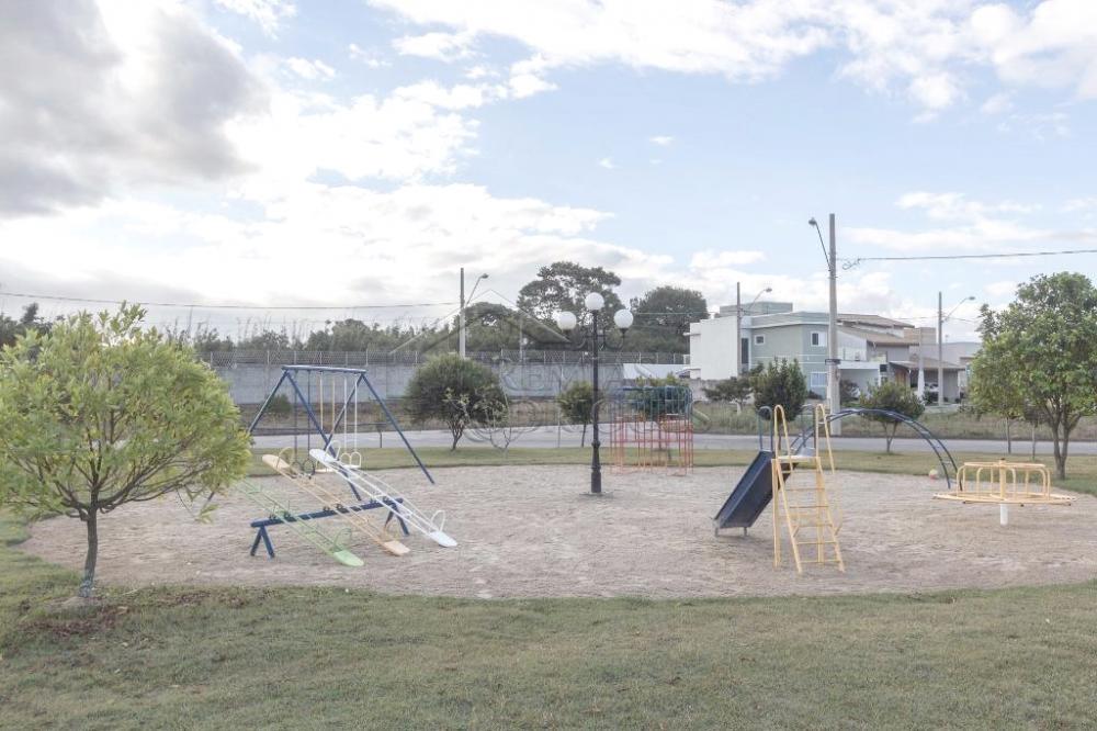 Casa para venda e locação com 3 dormitórios no Condomínio Tecoara em Taubaté/SP.