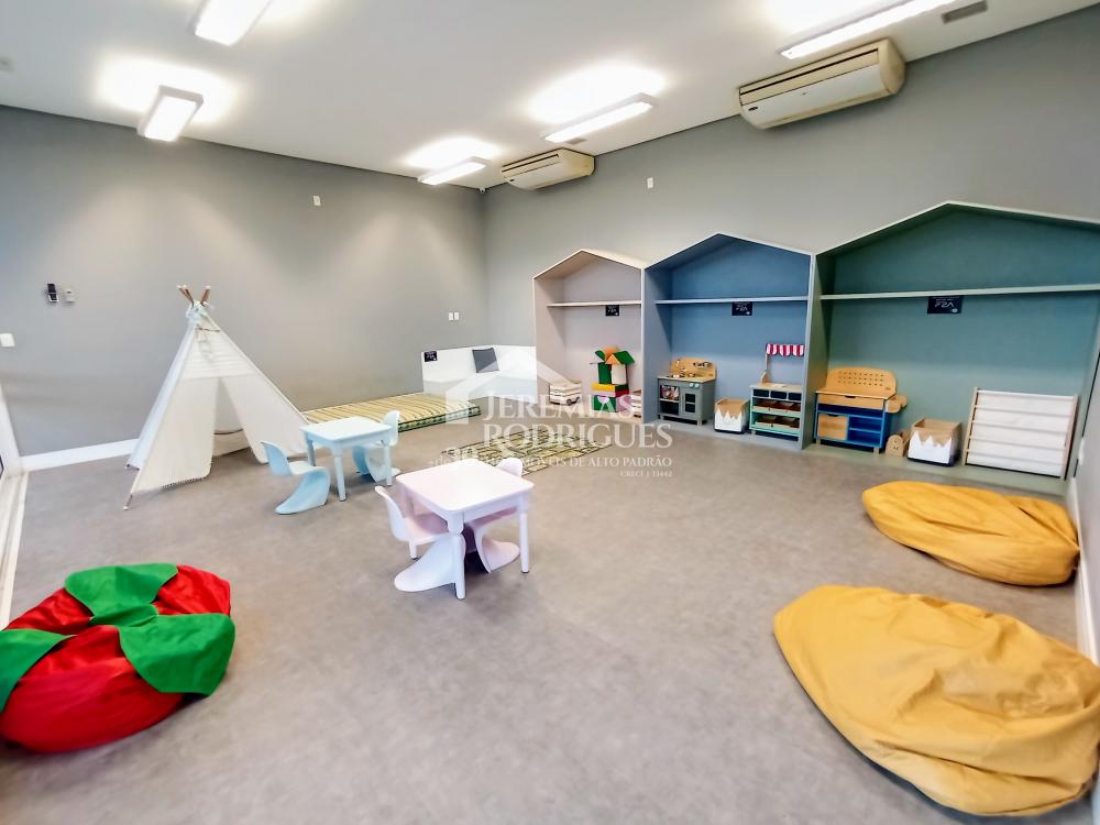 Casa à venda com 4 suítes no Condomínio Residencial Alphaville II em São José dos Campos/SP.