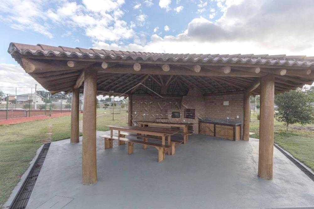 Casa para venda e locação com 3 dormitórios no Condomínio Tecoara em Taubaté/SP.