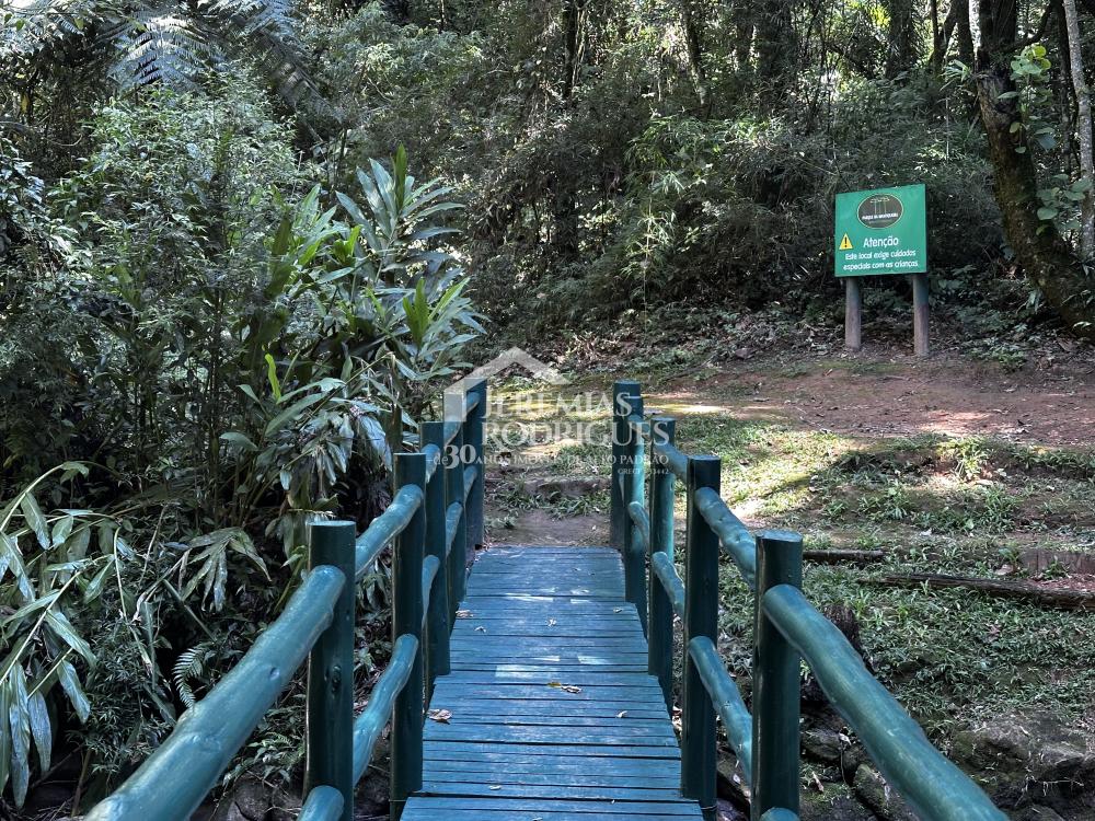 Casa à venda com 3 suítes no Condomínio Parque da Mantiqueira em Santo Antônio do Pinhal/SP. 