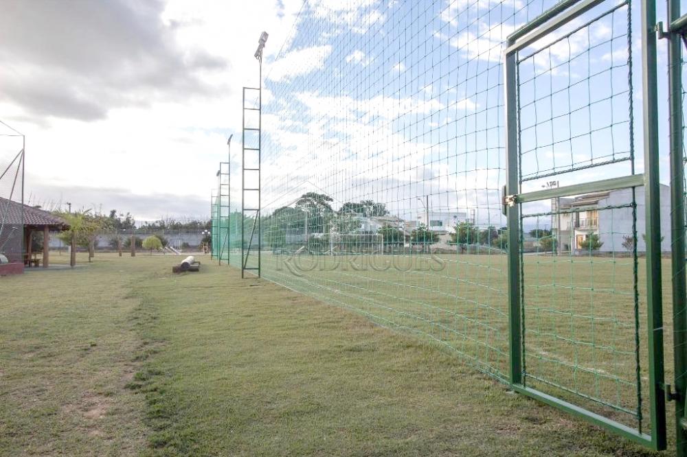 Casa para venda e locação com 3 dormitórios no Condomínio Tecoara em Taubaté/SP.