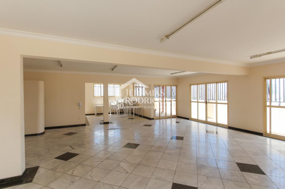 Apartamento à venda com 3 suítes, 274 m² no Edifício Milão em Taubaté/SP.