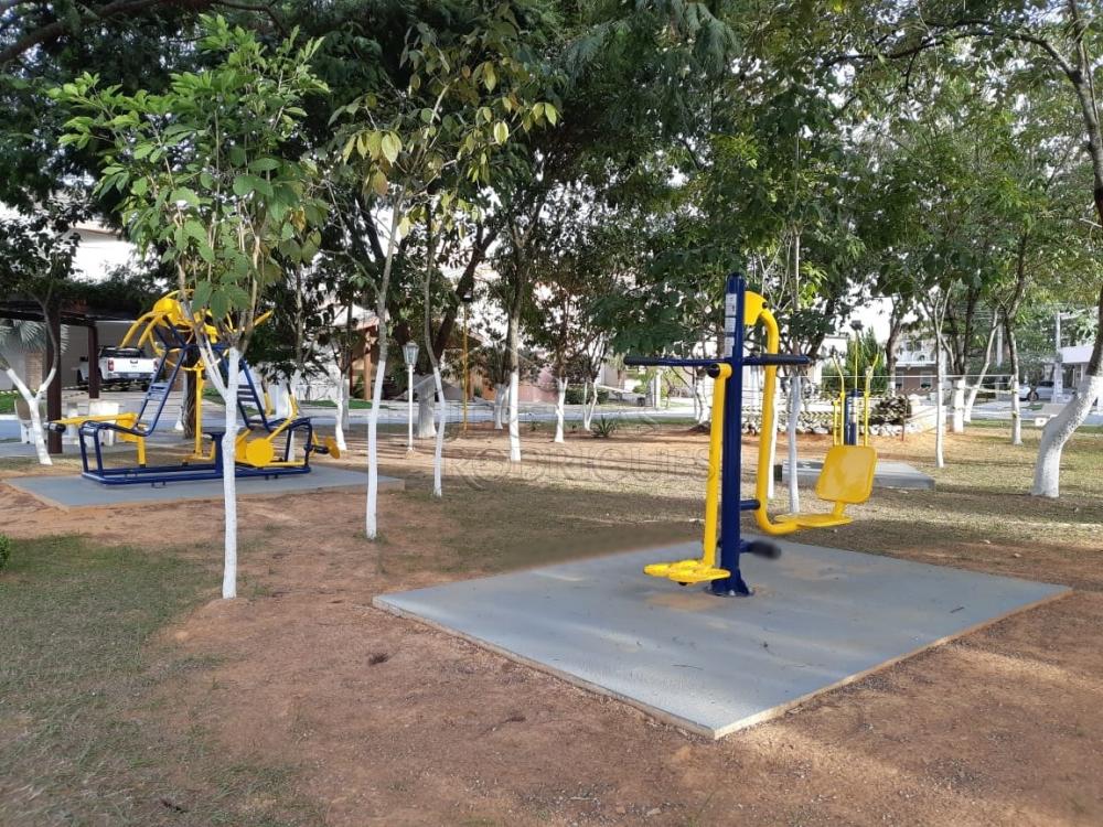 Casa para locação com 3 suítes no Condomínio Campos do Conde III em Tremembé/SP. 