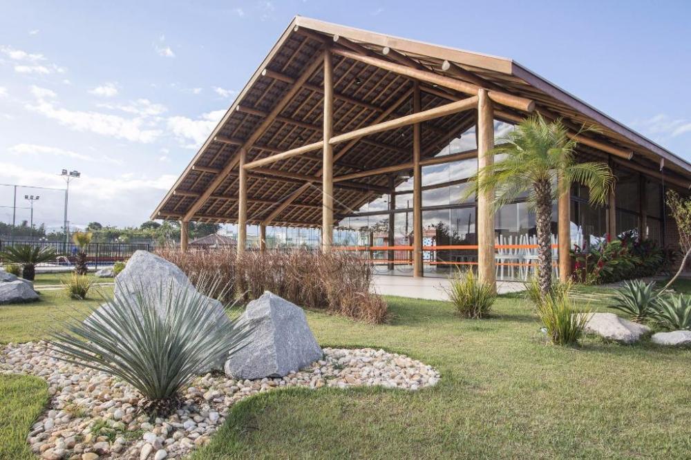 Casa para venda e locação com 3 dormitórios no Condomínio Tecoara em Taubaté/SP.