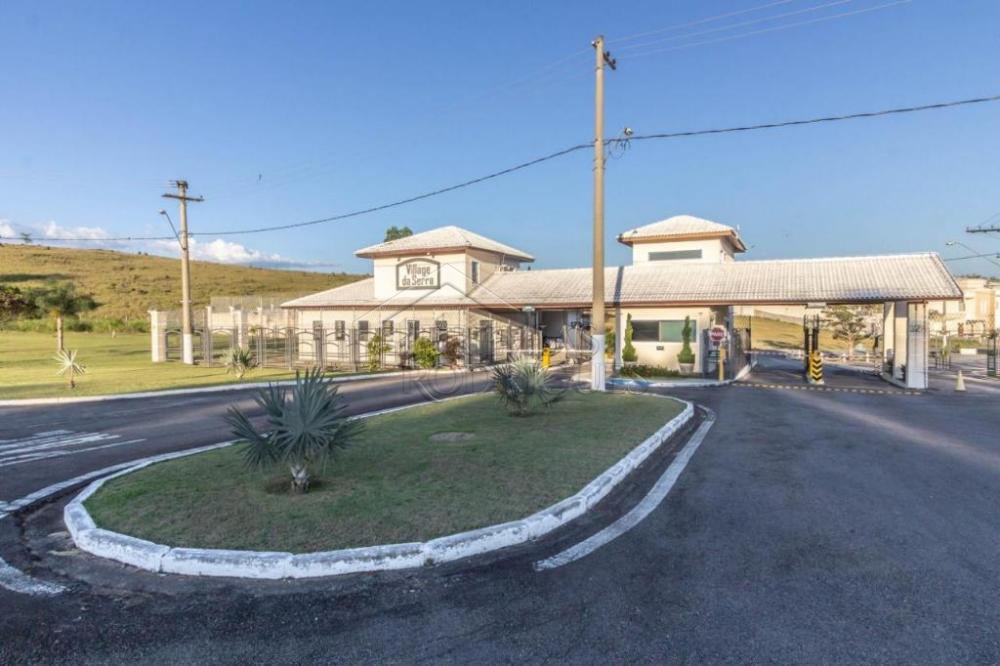 Terreno à venda com 1.000 m² no Condomínio Village da Serra em Tremembé/SP.