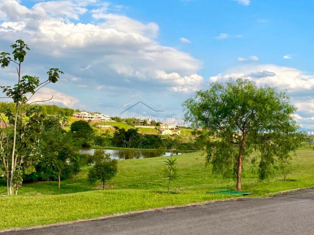 Terreno à venda com 1.000 m² no Condomínio Village da Serra em Tremembé/SP.