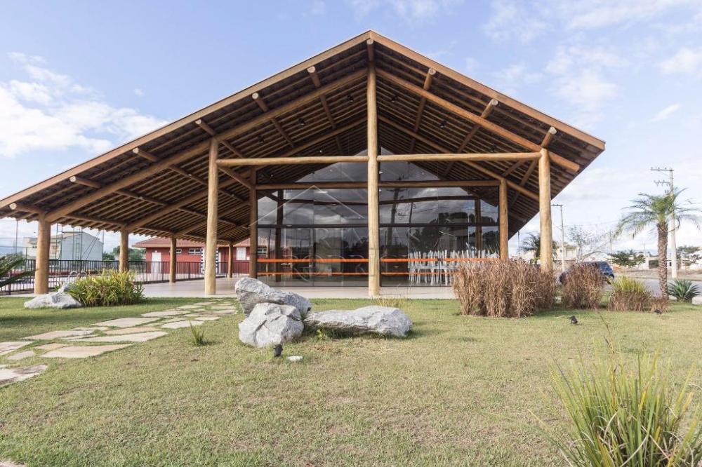 Casa para venda e locação com 3 dormitórios no Condomínio Tecoara em Taubaté/SP.