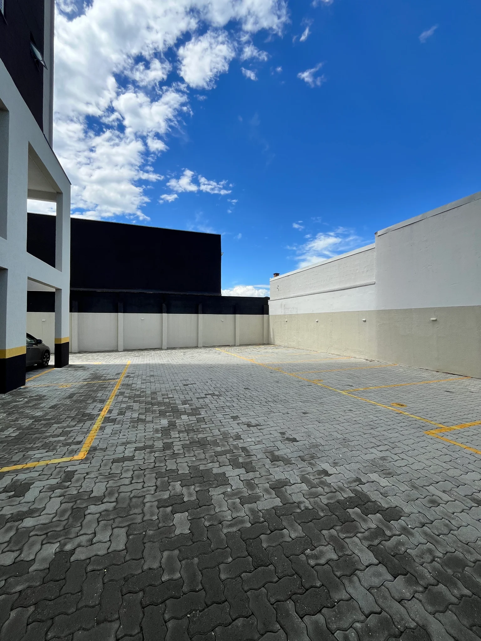 Apartamento no Edifício Santiago em Pindamonhangaba com localização privilegiada
