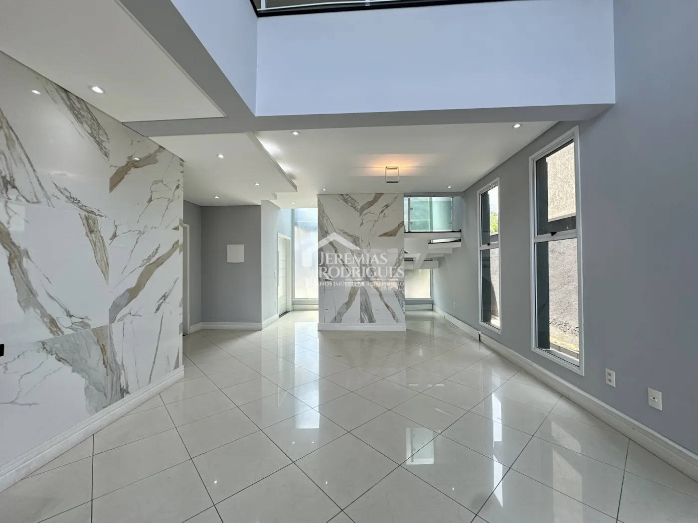 Sobrado com 3 dormitórios, 302 m2 - Condomínio Campos do Conde II - Tremembé/SP.