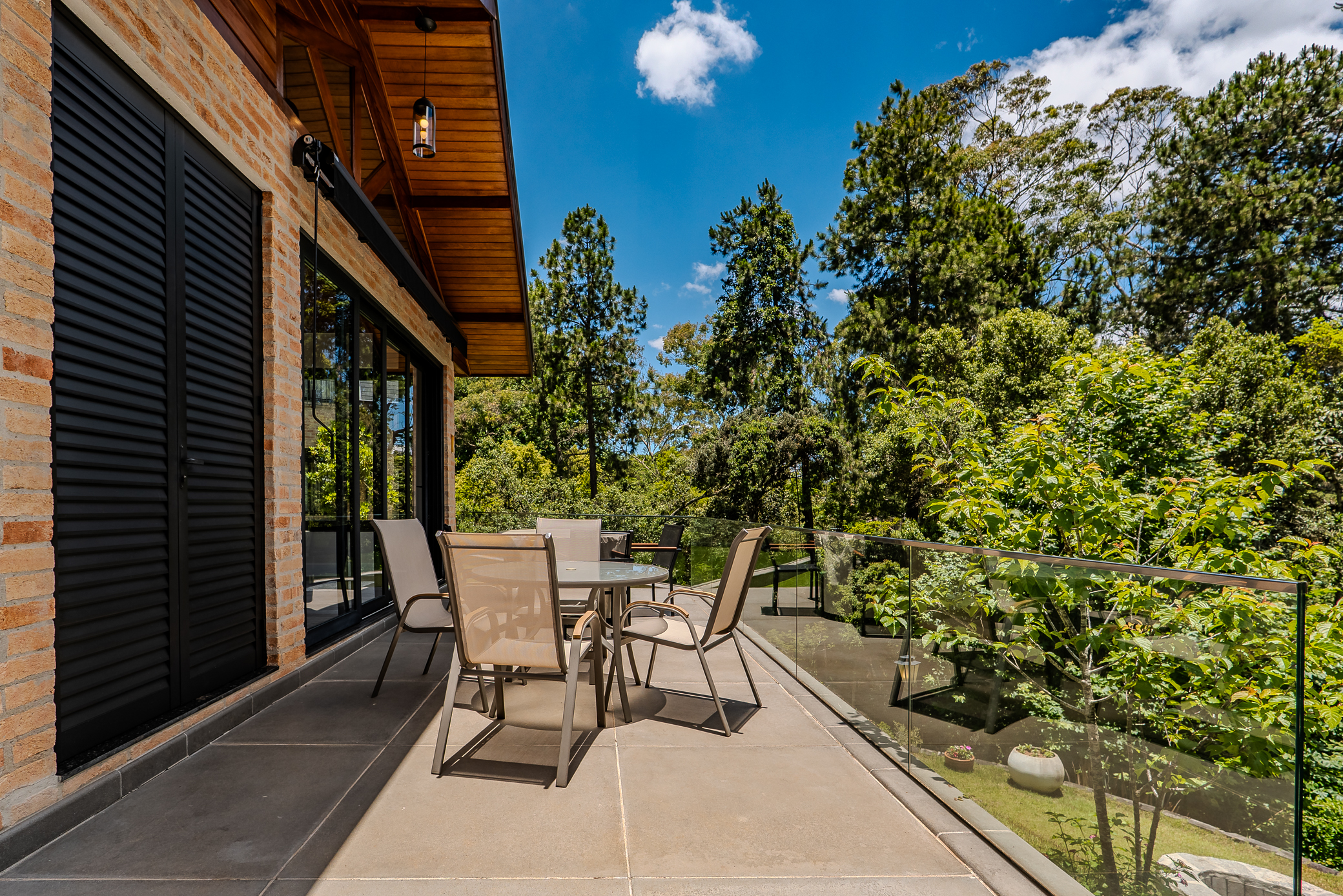 Mansão à venda com 5 suítes no Condomínio Reserva Figueiredo em Campos do Jordão/SP. 