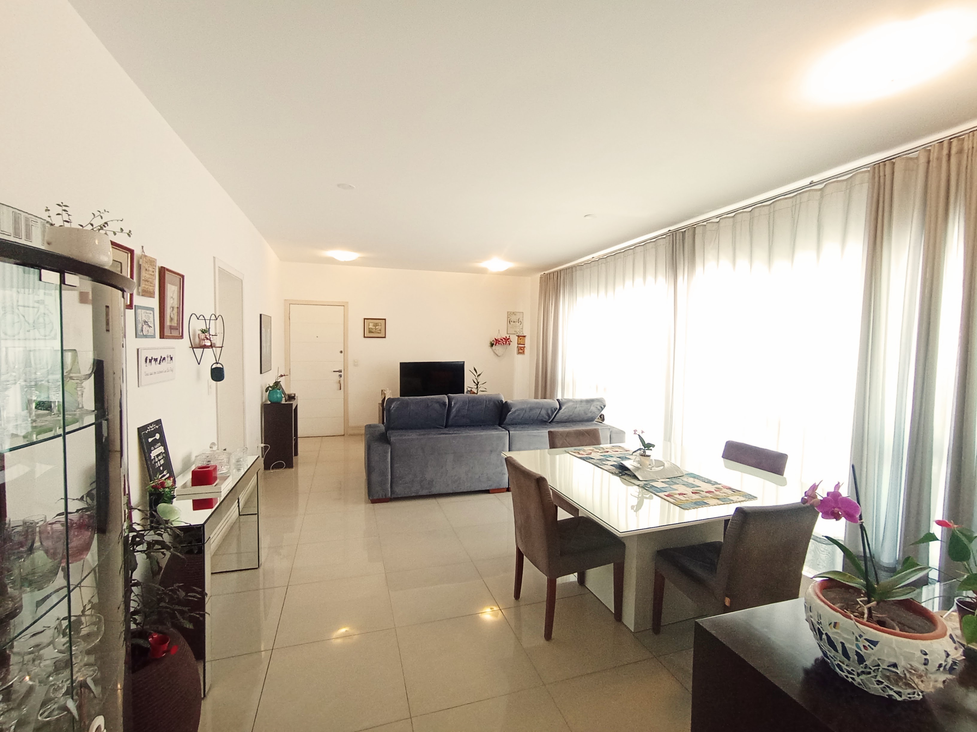 Apartamento à venda com 3 dormitórios, 150 m² no Edifício Jardim das Figueiras em Taubaté/SP