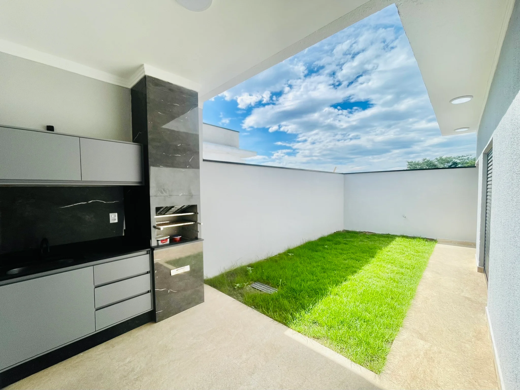 Casa para venda e locação, com 3 dormitórios no Condomínio Vila Romana em Pindamonhangaba/SP