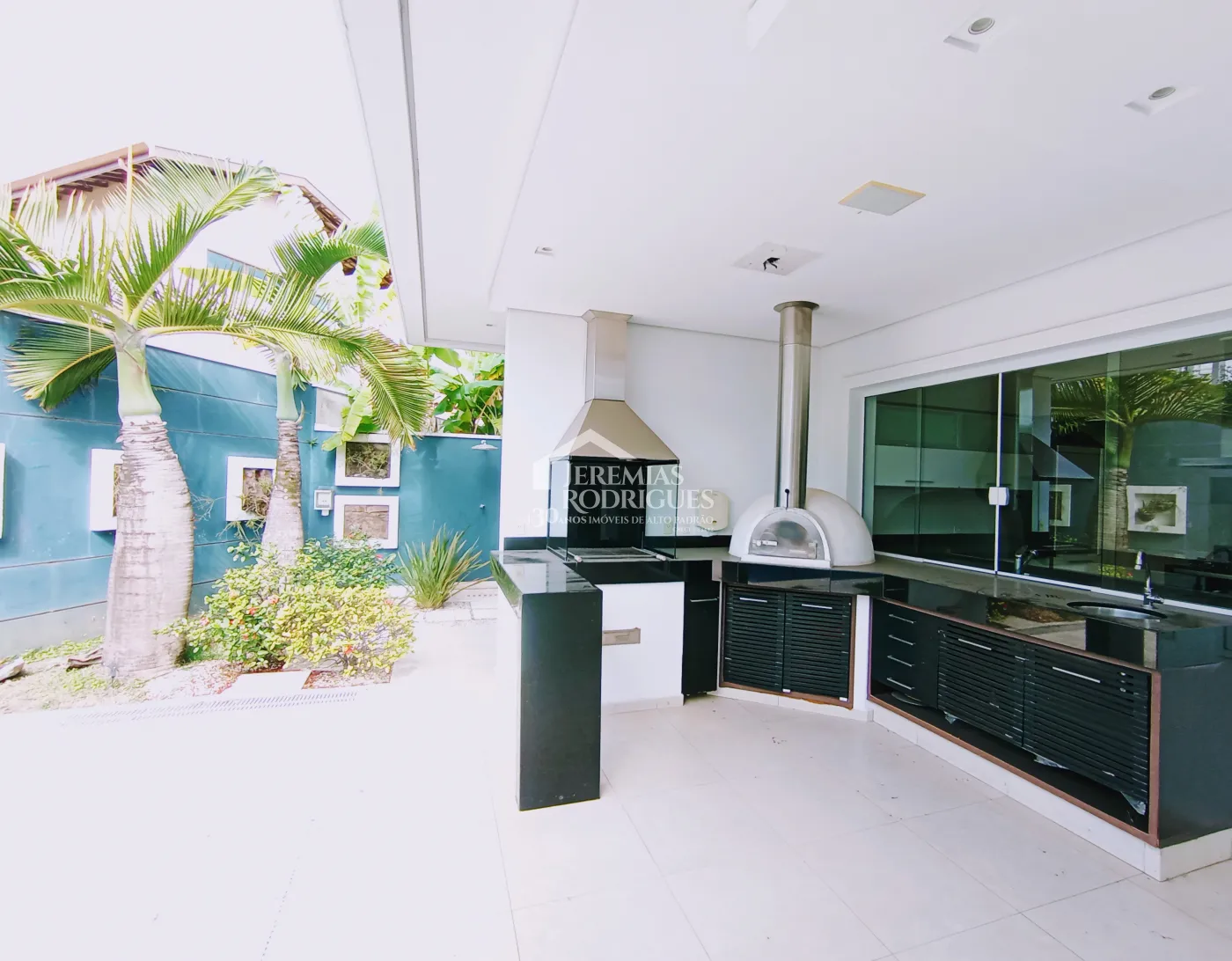 Casa para venda e locação com 4 suítes no Condomínio Taubaté Village em Taubaté/SP.