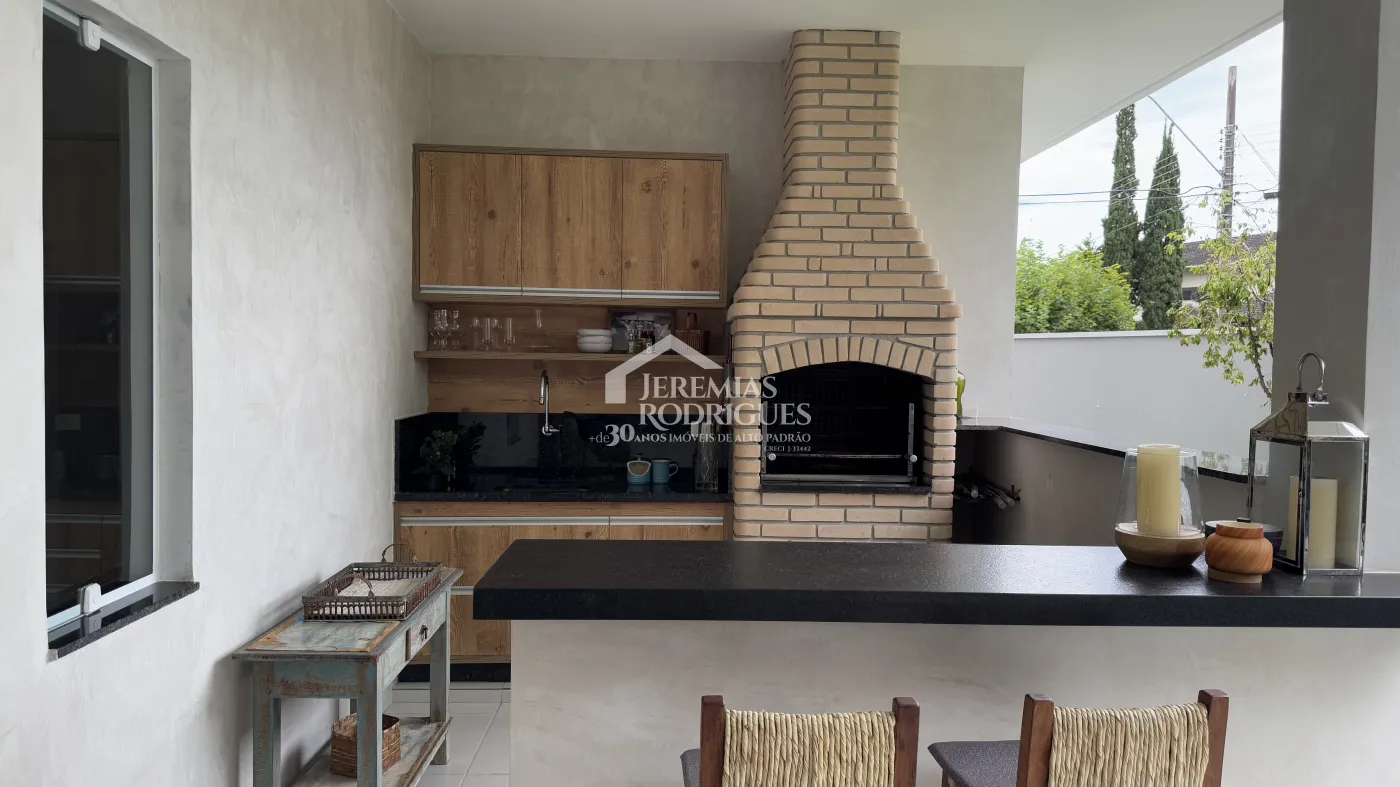 Casa à venda com 3 suítes no Condomínio Real Ville em Pindamonhangaba/SP.