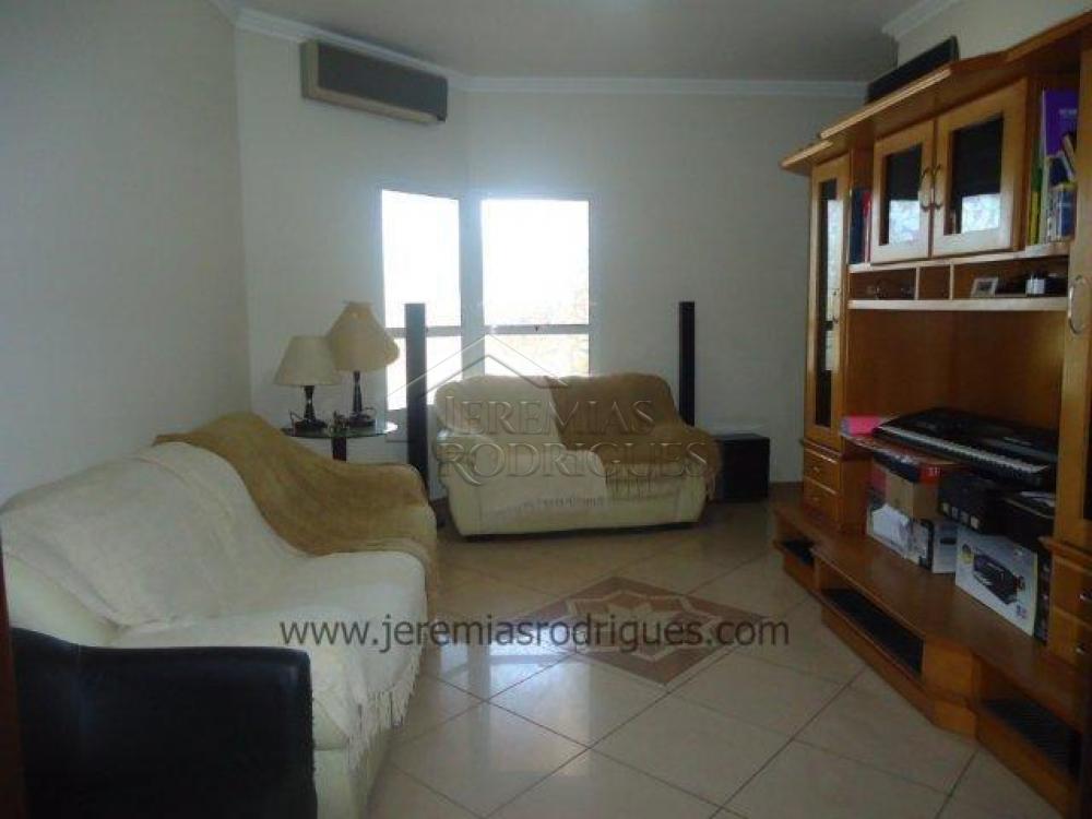 Casa à venda no Condomínio Colonial Village I em Pindamonhangaba/SP