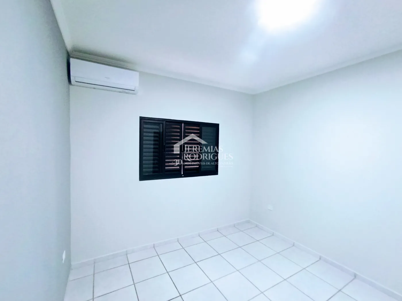 Casa para venda e locação com 4 dormitórios no Condomínio Campos do Conde I em Tremembé/SP