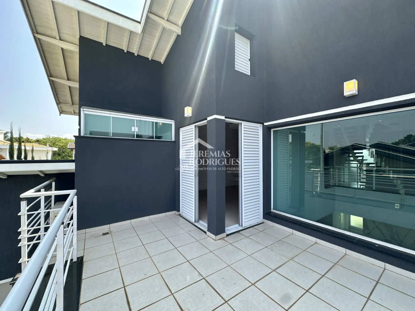 Sobrado com 3 dormitórios, 302 m2 - Condomínio Campos do Conde II - Tremembé/SP.