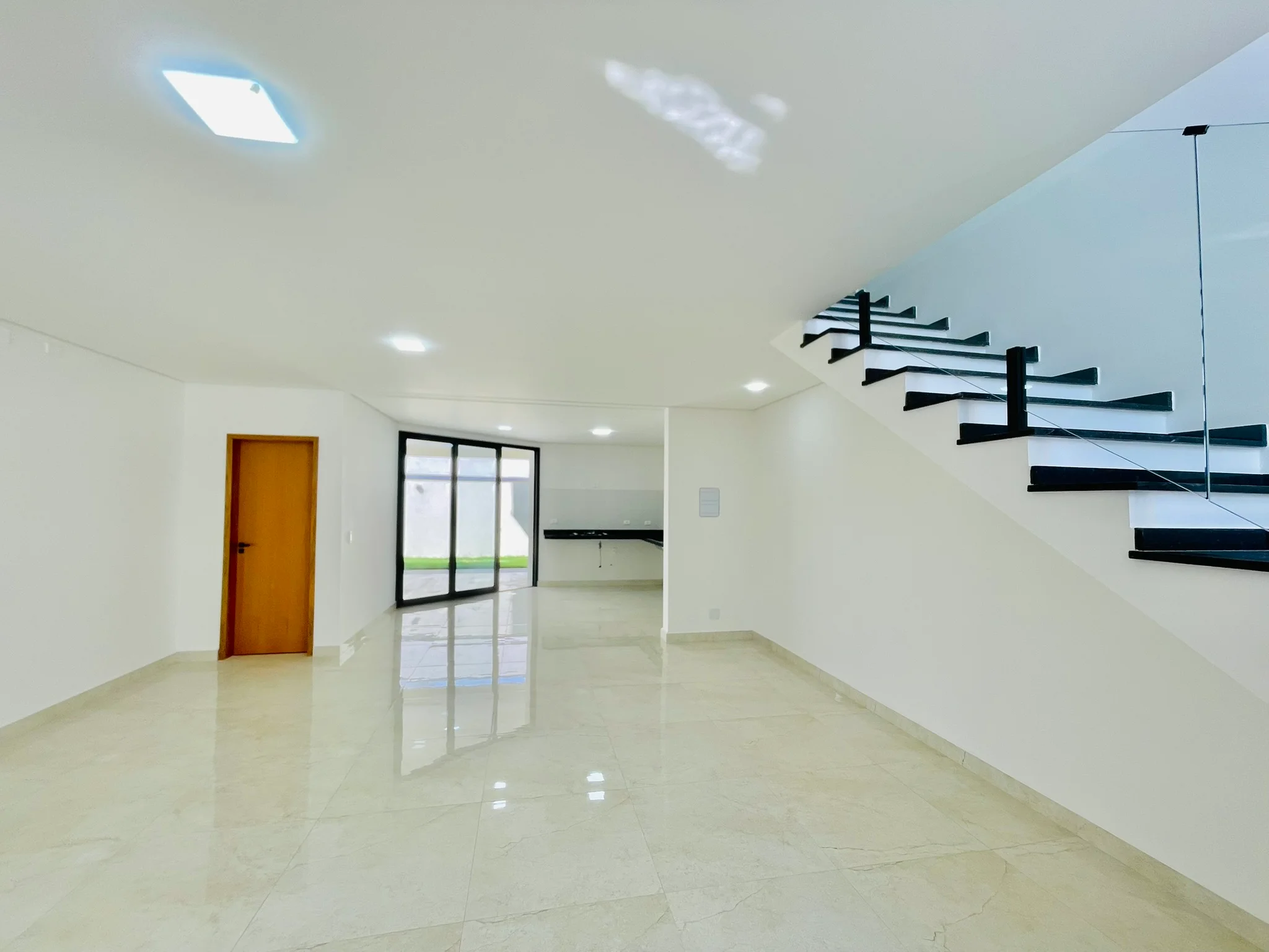 Casa com 3 dormitórios à venda no Condomínio Recanto Tropical em Taubaté/SP.