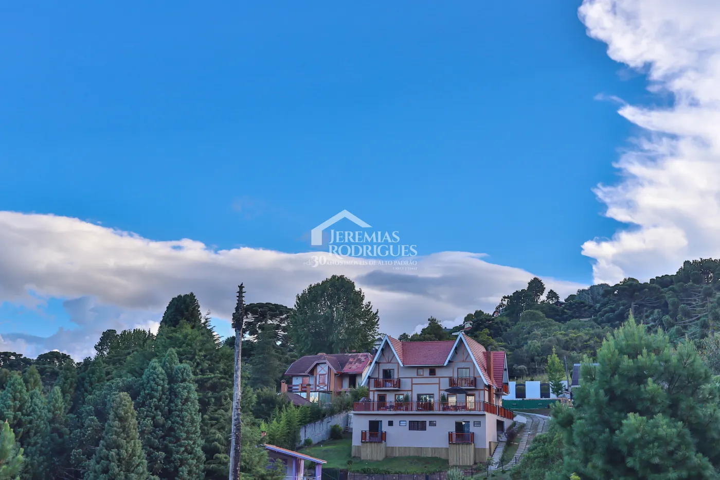 Pousada com 10 suítes, 518 m² - Recanto das Araucárias - Campos do Jordão/SP.